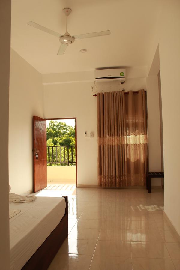 Pearl City Hotel Tissamaharama Eksteriør bilde