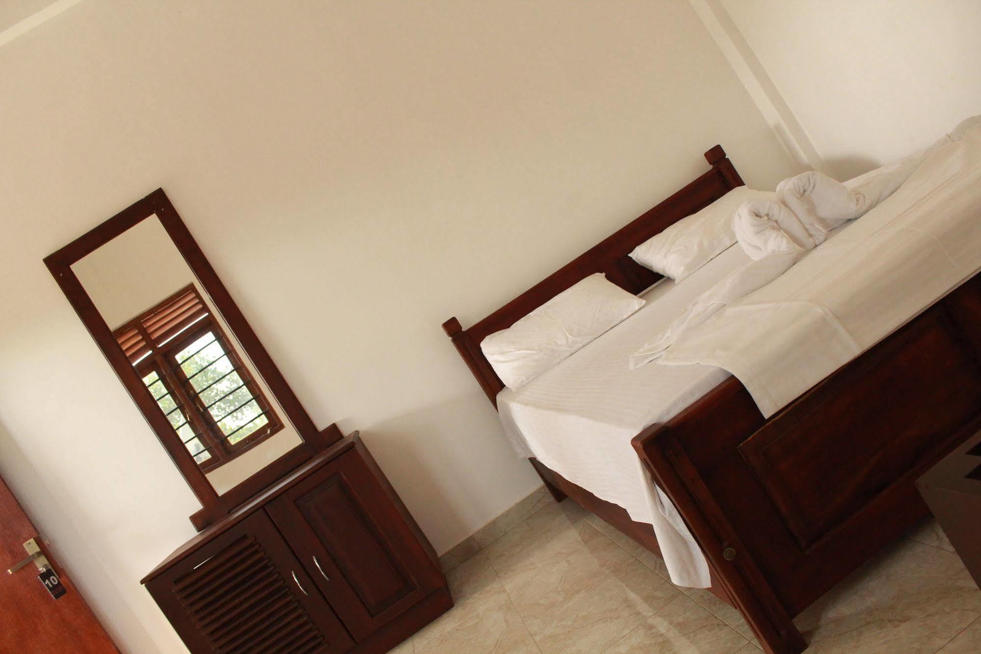 Pearl City Hotel Tissamaharama Eksteriør bilde